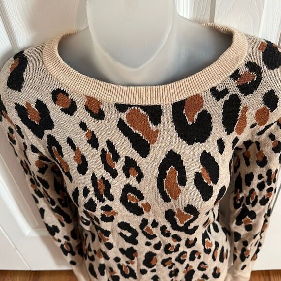 Leopard Print Comfy Soft Sweater A New Day size Medium M - Picture 2 of 5